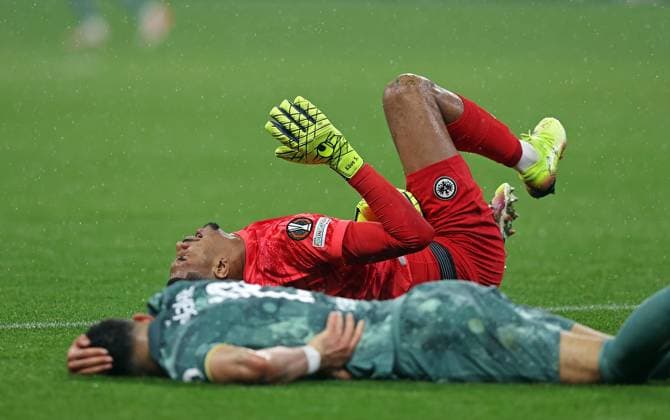 17 04 2025, xovx, Football UEFA Europa League, Eintracht Frankfurt Tottenham Hotspur v l Dominic Solanke Tottenham Hotspur , Kaua Santos Eintracht Frankfurt DFL DFB REGULATIONS PROHIBIT ANY USE OF PHOTOGRAPHS as IMAGE SEQUENCES and or QUASI VIDEO emspor Frankfurt am Main