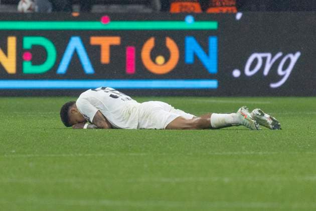 UEFA Europa League Eintracht Frankfurt Tottenham Hotspur, 17 04 2025 Tuta Eintracht Frankfurt 35 on the ground after the final whistle, after the elimination, Eintracht Frankfurt Tottenham Hotspur, Frankfurt, Deutsche Bank Park, 17 4 2025 Copyright: xBEAUTIFULxSPORTS Gawlikx