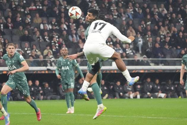 Header Elye Wahi Eintracht Frankfurt, 17 vs Rodrigo Bentancur Tottenham Hotspur, 30 Frankfurt 17 04 2025 Eintracht Frankfurt vs Tottenham Hotspur, Deutsche Bank Park, UEFA Europa League quarter-final second leg