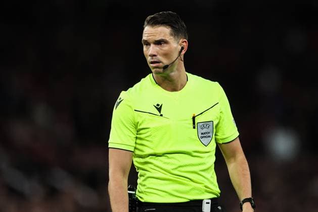 UEFA Europa League Quarter-finals Manchester United, ManU v Lyon Referee Sandro Schärer during the UEFA Europa League Quarter-finals match Manchester United vs Lyon at Old Trafford, Manchester, United Kingdom, 17th April 2025 (Photo by Mark Cosgrove News Images) Manchester Old Trafford Greater Manchester United Kingdom Copyright: xMarkxCosgrove NewsxImagesx