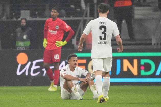 Goalkeeper Kaua Santos Eintracht Frankfurt, 40 , Lucas Tuta Silva Melo Eintracht Frankfurt, 35 , Robin Koch Eintracht Frankfurt, 04 disappointed Frankfurt 17 04 2025 Eintracht Frankfurt vs Tottenham Hotspur, Deutsche Bank Park, UEFA Europa League quarter-final second leg