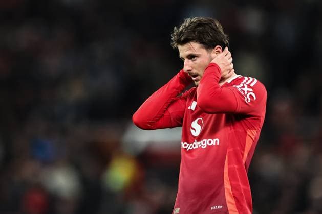 UEFA Europa League Quarter-finals Manchester United, ManU v Lyon Mason Mount of Manchester United reacts during the UEFA Europa League Quarter-finals match Manchester United vs Lyon at Old Trafford, Manchester, United Kingdom, 17th April 2025 (Photo by Mark Cosgrove News Images) Manchester Old Trafford Greater Manchester United Kingdom Copyright: xMarkxCosgrove NewsxImagesx