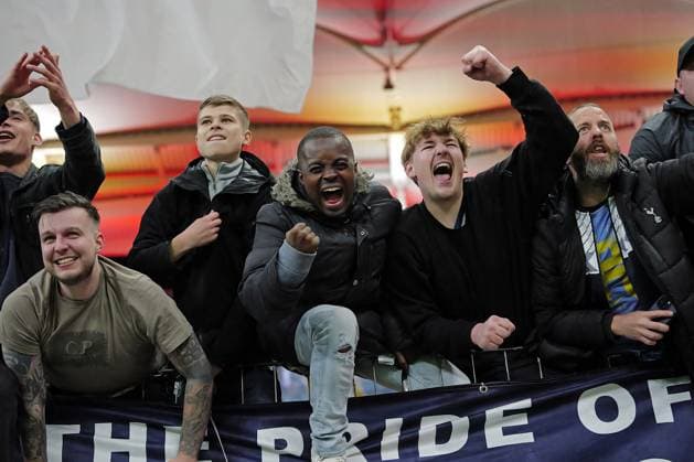 17 04 2025, xovx, Football UEFA Europa League, Eintracht Frankfurt Tottenham Hotspur Tottenham Hotspur fans cheer after the 1 0 victory at Eintracht Frankfurt DFL DFB REGULATIONS PROHIBIT ANY USE OF PHOTOGRAPHS as IMAGE SEQUENCES and or QUASI VIDEO emspor Frankfurt am Main