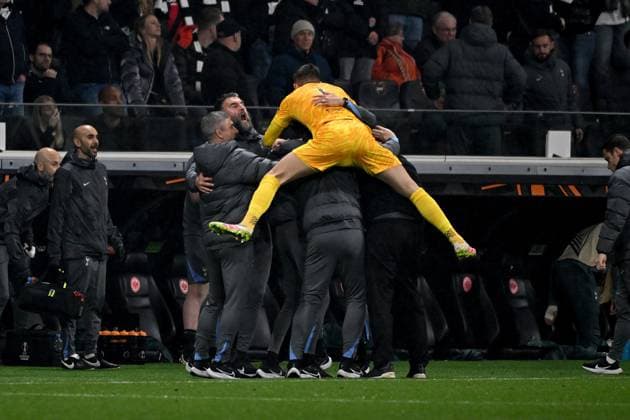 17 04 2025, xpsx, Football UEFA Europa League, Eintracht Frankfurt Tottenham Hotspur v l jubilation, joy over the victory Guglielmo Vicario of Tottenham Hotspur DFL DFB REGULATIONS PROHIBIT ANY USE OF PHOTOGRAPHS as IMAGE SEQUENCES and or QUASI VIDEO Frankfurt am Main