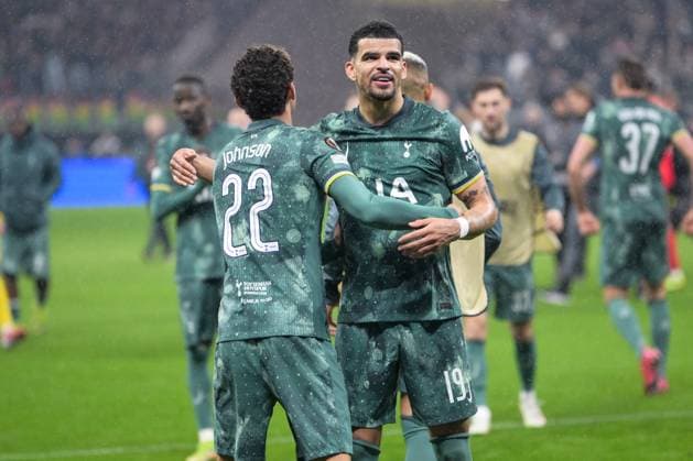Soccer, UEFA Europa League, 20250417, SG Eintracht Frankfurt Tottenham Hotspur Pictured from l Brennan JOHNSON Tottenham, 22 , Dominic SOLANKE Tottenham, 19 Final cheer Frankfurt Deutsche Bank Park Hessen Germany Copyright: Passion2Press MarkusxFischerx