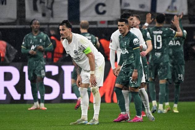 17 04 2025, xjhx, Football UEFA Europa League, Eintracht Frankfurt Tottenham Hotspur v l Robin Koch Eintracht Frankfurt Disappointed, sad, frustrated DFL DFB REGULATIONS PROHIBIT ANY USE OF PHOTOGRAPHS as IMAGE SEQUENCES and or QUASI VIDEO Frankfurt am Main