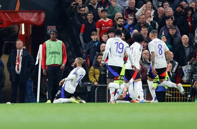 17th April 2025; Old Trafford, Manchester, England; Europa League Quarter Final Second Leg Football, Manchester United, ManU versus Lyon; Alexandre Lacazette of Lyon celebrates as he scores to make it 2-2 in the 77th minute  ActionPlus12775653 RogerxEvans