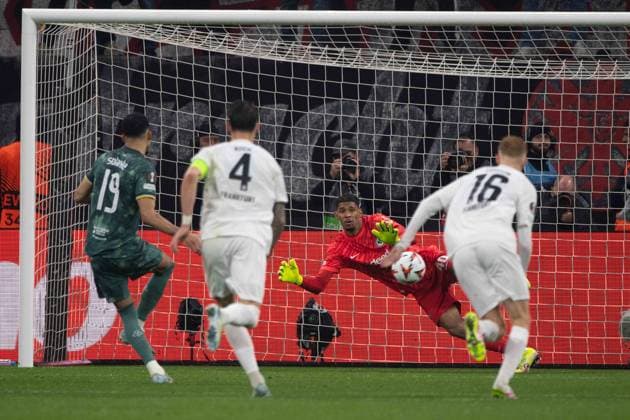Dominic SOLANKE Tottenham scores from the penalty spot to make it 0 1, against goalkeeper Santos KAUA F Football Champions League, Quarter-final, Round of 8, Borussia Dortmund DO FC Barcelona Barca 3 1 on 15 04 2025 in Dortmund Germany UEFA regulations prohibit any use of photographs as image sequences and or quasi video Â