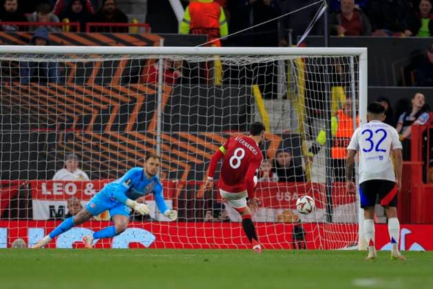 Manchester United, ManU v Olympique Lyonnais Europa League 17 04 2025. Quarter Final leg 2 of 2 Bruno Fernandes (8) of Manchester United scores a penalty to make it 3-4 during the Europa League quarter final second leg match between Manchester United and Olympique Lyonnais at Old Trafford, Manchester, England on 17 April 2025. Manchester Old Trafford Greater Manchester England Editorial use only , Copyright: xConorxMolloyx PSI-21857-0082