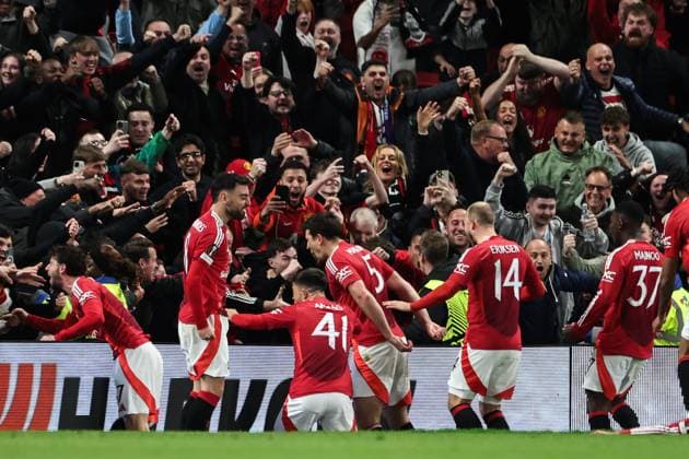 UEFA Europa League Quarter-finals Manchester United, ManU v Lyon Harry Maguire of Manchester United celebrates his goal to make it 5-4 during the UEFA Europa League Quarter-finals match Manchester United vs Lyon at Old Trafford, Manchester, United Kingdom, 17th April 2025 (Photo by Mark Cosgrove News Images) Manchester Old Trafford Greater Manchester United Kingdom Copyright: xMarkxCosgrove NewsxImagesx