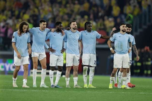 UEFA Europa League phase Quarter-finals SS Lazio vs Fotballklubben Bodo Glim Ss Lazio waiting together for penalty kicks during UEFA Europa League phase match day Quarter-finals between SS Lazio vs Fotballklubben Bodo Glimt at Olimpico stadium on April 17, 2025 in Rome, Italy. _BPH8102 Copyright: xAntonioxBalascox