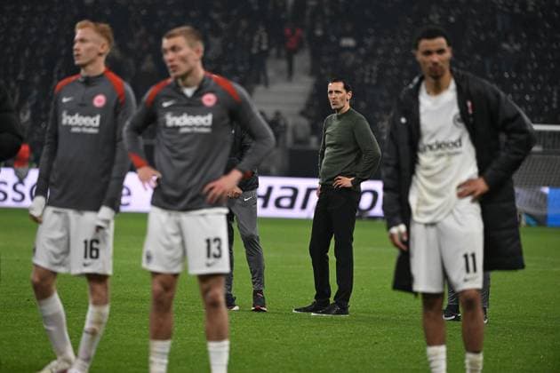 17 04 2025, xjhx, Football UEFA Europa League, Eintracht Frankfurt Tottenham Hotspur v l Coach Dino Toppmöller Toppmoeller Eintracht Frankfurt Disappointed, sad, frustrated DFL DFB REGULATIONS PROHIBIT ANY USE OF PHOTOGRAPHS as IMAGE SEQUENCES and or QUASI VIDEO Frankfurt am Main