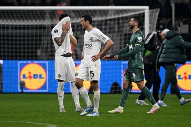 17 04 2025, xpsx, Football UEFA Europa League, Eintracht Frankfurt Tottenham Hotspur v l Robin Koch Eintracht Frankfurt Ellyes Skhiri Eintracht Frankfurt Disappointed, sad, frustrated DFL DFB REGULATIONS PROHIBIT ANY USE OF PHOTOGRAPHS as IMAGE SEQUENCES and or QUASI VIDEO Frankfurt am Main