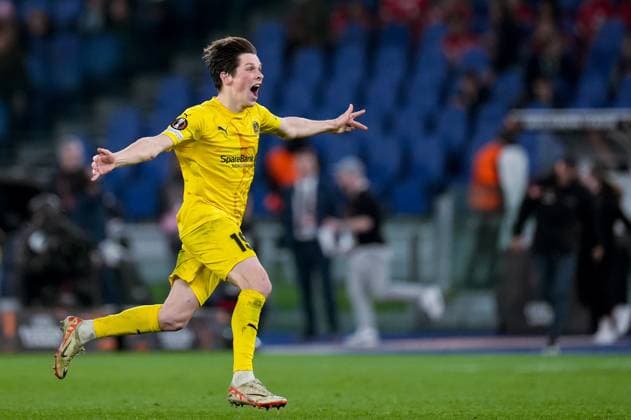 S.S. Lazio v FK Bodo Glimt - UEFA Europa League 2024 25 Quarter Final Second Leg Sondre Brunstad Fet of FK Bodo Glimt and his team-mates celebrate qualification after penalty kicks during the UEFA Europa League 2024 25 Quarter Final Second Leg match between S.S. Lazio and FK Bodo Glimt at Stadio Olimpico on April 17, 2025 in Rome, Italy. Rome Stadio Olimpico Rome Italy Copyright: xGiuseppexMaffiax UEL_Lazio-BodoGlimt_170425_BRU1560