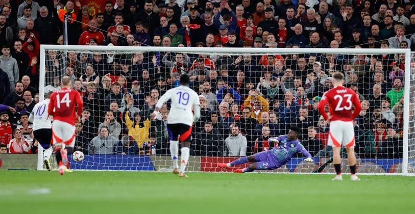 17th April 2025; Old Trafford, Manchester, England; Europa League Quarter Final Second Leg Football, Manchester United, ManU versus Lyon; Alexandre Lacazette of Lyon scores in the 109th minute to make the score 2-4 to Lyon  ActionPlus12775764 RogerxEvans