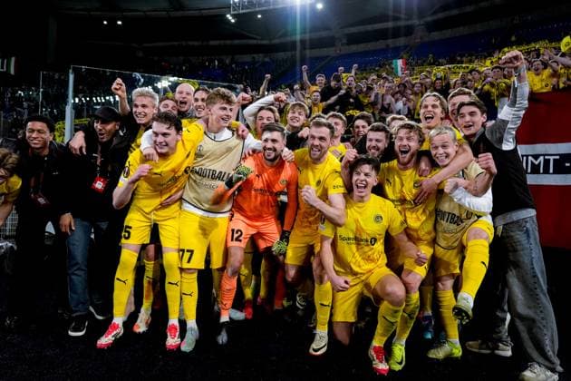 S.S. Lazio v FK Bodo Glimt - UEFA Europa League 2024 25 Quarter Final Second Leg Players of FK Bodo Glimt celebrate qualification to the semi-final after penalty kicks at the end of the UEFA Europa League 2024 25 Quarter Final Second Leg match between S.S. Lazio and FK Bodo Glimt at Stadio Olimpico on April 17, 2025 in Rome, Italy. Rome Stadio Olimpico Rome Italy Copyright: xGiuseppexMaffiax UEL_Lazio-BodoGlimt_170425_BRU3027