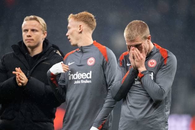 Frankfurt players disappointed, disappointed, disappointment, disappointment Oscar HOEJLUND Höjlund, F , Hugo LARSSON F , Rasmus KRISTENSEN F , Football Europa League Eintracht Frankfurt Tottenham Hotspur Quarterfinal, Round of 8, on 17 04 2025, DEUTSCHE BANK PARK 0 1 Â
