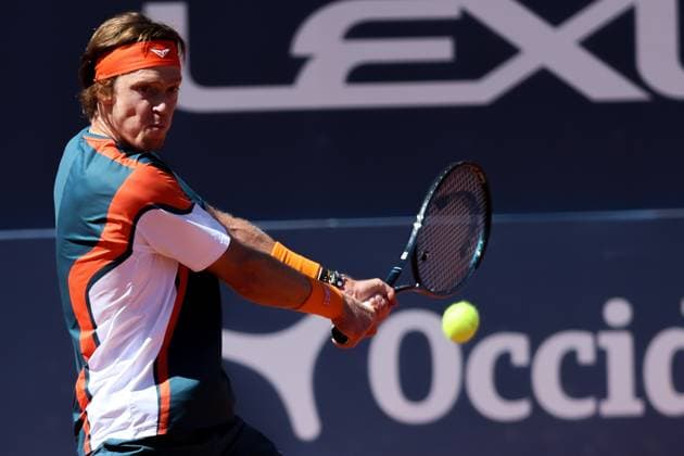 Barcelona open Banc Sabadell 2025, Real Club De Tennis Andrey Rublev returns against Alejandro Davidovich of Spain during the Barcelona Open Banc Sabadell 2025 at Real Club De Tenis Barcelona on April 17, 2025 in Barcelona, Spain. barcelona Real Club De Tenis Barcelona on catalunya spain Copyright: xYoussefxLoulidix