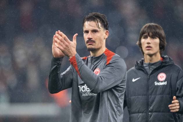 Frankfurt players disappointed, disappointed, disappointment, disappointment Robin KOCH F , Football Europa League Eintracht Frankfurt Tottenham Hotspur Quarterfinal, Round of 8, on 17 04 2025, DEUTSCHE BANK PARK 0 1 Â
