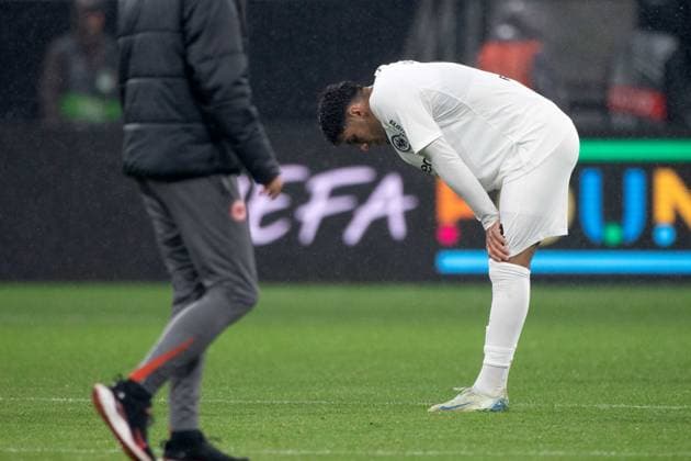 Frankfurt players disappointed, disappointed, disappointment, disappointment Fares CHAIBI F Football Europa League Eintracht Frankfurt Tottenham Hotspur Quarterfinal, Round of 8, on 17 04 2025, DEUTSCHE BANK PARK 0 1 Â