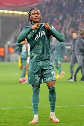 Frankfurt, Germany 17 April 2025 Europa League 1 4 Final 2024 2025 Eintracht Frankfurt vs Tottenham Hotspur In the picture Destiny Udogie Tottenham celebrates reaching the semi-finals Deutsche Bank Park Hessen Copyright: xFotostandx xRacochax