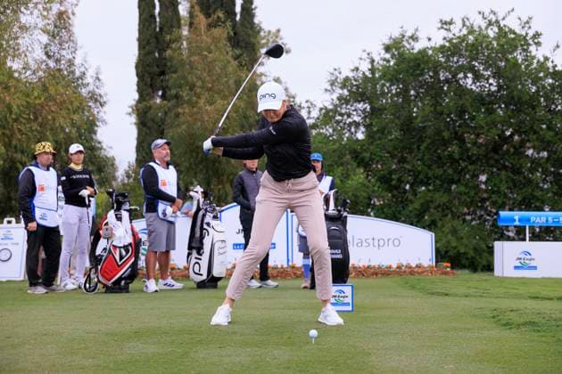 April 17, 2025, Tarzana, California, USA: Cassie Porter tees off to start her first round of the JM Eagle LA Championship presented by Plastpro on Thursday, April 17, 2025, at El Caballero Country Club in Tarzana, California. JAVIER ROJAS PI Tarzana USA - ZUMAp124 20250417_zaa_p124_013 Copyright: xJavierxRojasx