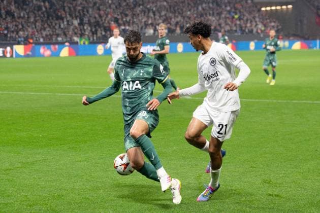 Nathaniel BROWN F v Rodrigo BENTANCUR Tottenham action, tackle, Football Europa League Eintracht Frankfurt Tottenham Hotspur quarter-final, Round of 8, on 17 04 2025, DEUTSCHE BANK PARK 0 1 Â