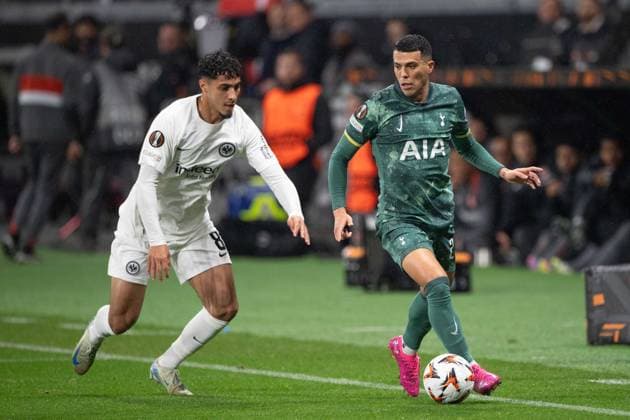 Porro PEDRO Tottenham vs Fares CHAIBI F action, duel, Football Europa League Eintracht Frankfurt Tottenham Hotspur Quarterfinal, Round of 8, on 17 04 2025, DEUTSCHE BANK PARK 0 1 Â