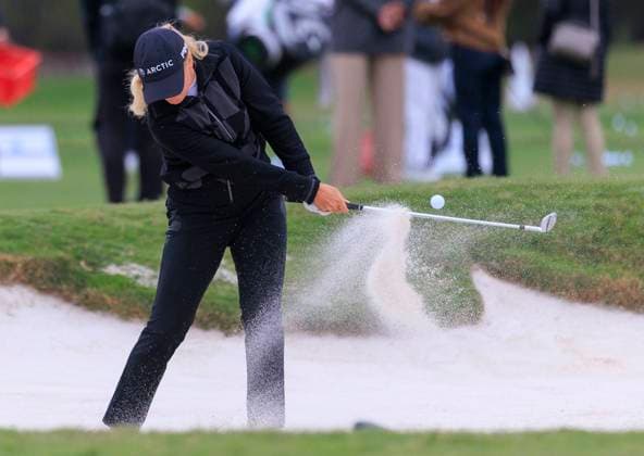 April 17, 2025, Tarzana, California, USA: Celine Borge practices from a bunker during the first round of the JM Eagle LA Championship presented by Plastpro on Thursday, April 17, 2025, at El Caballero Country Club in Tarzana, California. JAVIER ROJAS PI Tarzana USA - ZUMAp124 20250417_zaa_p124_100 Copyright: xJavierxRojasx