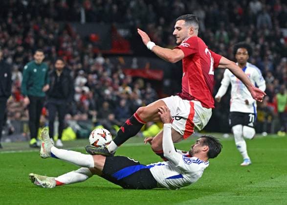 Match Europa League Manchester United, ManU - OL PHOTOPQR LE PROGRES Stéphane GUIOCHON - Manchester 17 04 2025 - Match Europa League Manchester United - OL -En Angleterre à Manchester 1 4 de finale retour de l Europa League saison 2024-2025 Manchester United - OL ici Nicolas Tagliafico Manchester France  Copyright: xPHOTOPQR LExPROGRES MAXPPPxStéphanexGUIOCHONx 20250418LPL9744 20250418LPL9744