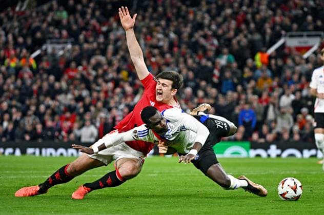 Match Europa League Manchester United, ManU - OL PHOTOPQR LE PROGRES Stéphane GUIOCHON - Manchester 17 04 2025 - Match Europa League Manchester United - OL -En Angleterre à Manchester 1 4 de finale retour de l Europa League saison 2024-2025 Manchester United - OL ici Harry Maguire et Moussa Niakhaté Manchester France  Copyright: xPHOTOPQR LExPROGRES MAXPPPxStéphanexGUIOCHONx 20250418LPL9811 20250418LPL9811