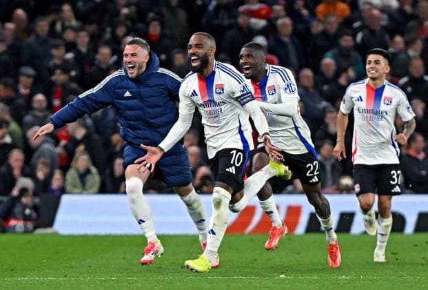 Match Europa League Manchester United, ManU - OL PHOTOPQR LE PROGRES Stéphane GUIOCHON - Manchester 17 04 2025 - Match Europa League Manchester United - OL -En Angleterre à Manchester 1 4 de finale retour de l Europa League saison 2024-2025 Manchester United - OL ici joie de Alexandre Lacazette après son but Manchester France  Copyright: xPHOTOPQR LExPROGRES MAXPPPxStéphanexGUIOCHONx 20250418LPL9819 20250418LPL9819