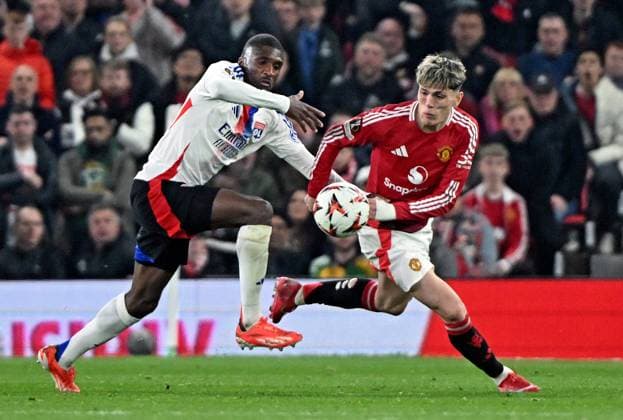 Match Europa League Manchester United, ManU - OL PHOTOPQR LE PROGRES Stéphane GUIOCHON - Manchester 17 04 2025 - Match Europa League Manchester United - OL -En Angleterre à Manchester 1 4 de finale retour de l Europa League saison 2024-2025 Manchester United - OL ici Clinton Mata Manchester France  Copyright: xPHOTOPQR LExPROGRES MAXPPPxStéphanexGUIOCHONx 20250418LPL9826 20250418LPL9826