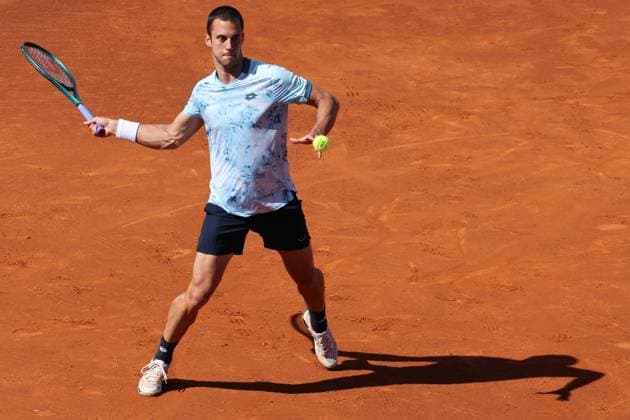 Barcelona open Banc Sabadell 2025, Real Club De Tennis Laslo Djere of Serbia returns the Ball against Carlos Alcaraz of Spain during the Barcelona Open Banc Sabadell 2025 at Real Club De Tenis Barcelona on April 17, 2025 in Barcelona, Spain barcelona Real Club De Tenis Barcelona on catalunya spain Copyright: xYoussefxLoulidix