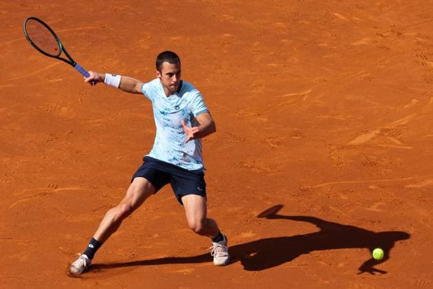 Barcelona open Banc Sabadell 2025, Real Club De Tennis Laslo Djere of Serbia returns the Ball against Carlos Alcaraz of Spain during the Barcelona Open Banc Sabadell 2025 at Real Club De Tenis Barcelona on April 17, 2025 in Barcelona, Spain barcelona Real Club De Tenis Barcelona on catalunya spain Copyright: xYoussefxLoulidix