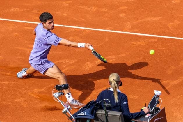 Barcelona open Banc Sabadell 2025, Real Club De Tennis Carlos Alcaraz of Spain returns the Ball against Laslo Djere of Serbia during the Barcelona Open Banc Sabadell 2025 at Real Club De Tenis Barcelona on April 17, 2025 in Barcelona, Spain barcelona Real Club De Tenis Barcelona on catalunya spain Copyright: xYoussefxLoulidix