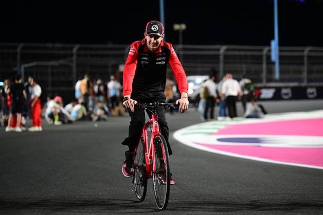 F1 Grand Prix of Saudi Arabia - Previews Esteban Ocon of the Haas F1 Team chats during media day of the Saudi Arabia GP, the 5th round of the Formula 1 World Championship, WM, Weltmeisterschaft at the Jeddah Corniche Circuit in Jeddah, Saudi Arabia, on April 17, 2025. Jeddah Saudia Arabia  Copyright: xAndreaxDiodatox originalFilename:diodato-f1saudia250417_npQKW.jpg