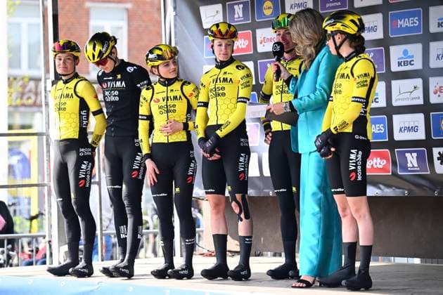 Brabantse Pijl Women 2025 cycling race OVERIJSE, BELGIUM - APRIL 18 : Team Visma Lease a Bike during the Women Elite UCI 1.Pro 65th Flanders Classics Brabantse Pijl Women cycling race with start in Beersel and finish in Overijse (125,7 km) on April 18, 2025 in Overijse, Belgium, 18 04 2025 ( Motordriver Serge Seynaeve & Overijse Belgium  Copyright: xTomasxSiskx