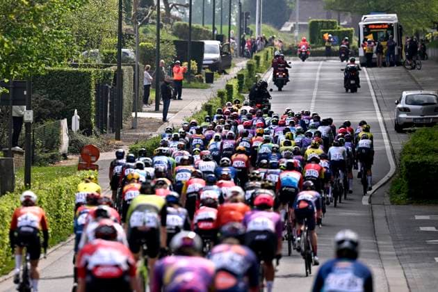 Brabantse Pijl Women 2025 cycling race OVERIJSE, BELGIUM - APRIL 18 : illustration picture peloton during the Women Elite UCI 1.Pro 65th Flanders Classics Brabantse Pijl Women cycling race with start in Beersel and finish in Overijse (125,7 km) on April 18, 2025 in Overijse, Belgium, 18 04 2025 ( Motordriver Serge Seynaeve & Overijse Belgium  Copyright: xTomasxSiskx