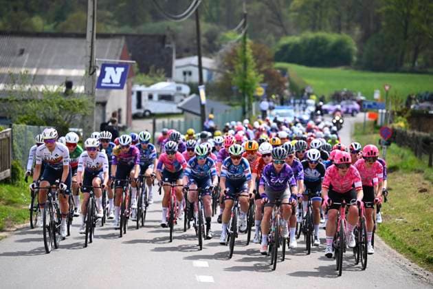 Brabantse Pijl Women 2025 cycling race OVERIJSE, BELGIUM - APRIL 18 : illustration picture peloton during the Women Elite UCI 1.Pro 65th Flanders Classics Brabantse Pijl Women cycling race with start in Beersel and finish in Overijse (125,7 km) on April 18, 2025 in Overijse, Belgium, 18 04 2025 ( Motordriver Serge Seynaeve & Overijse Belgium  Copyright: xTomasxSiskx