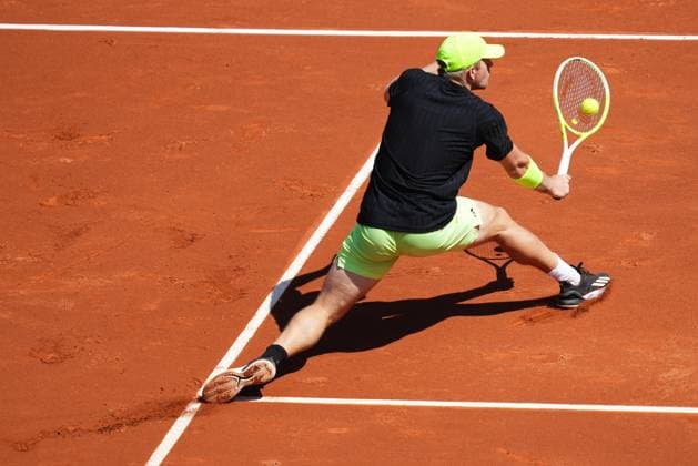 Barcelona, Spain, Barcelona Open Banc Sabadell 2025, ATP, Tennis Herren 500 match, Round of 32 between Stefanos Tsitsipas and Sebastian Korda, Real Club de Tenis Barcelona, Barcelona, Spain, 16 abril 2025 Copyright: xBaguxBlancox xPressinphotox