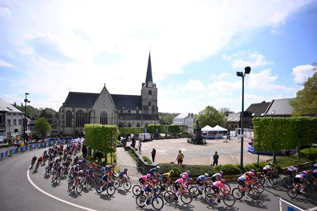 Brabantse Pijl Women 2025 cycling race OVERIJSE, BELGIUM - APRIL 18 : illustration picture peloton during the Women Elite UCI 1.Pro 65th Flanders Classics Brabantse Pijl Women cycling race with start in Beersel and finish in Overijse (125,7 km) on April 18, 2025 in Overijse, Belgium, 18 04 2025 ( Motordriver Serge Seynaeve & Overijse Belgium  Copyright: xTomasxSiskx
