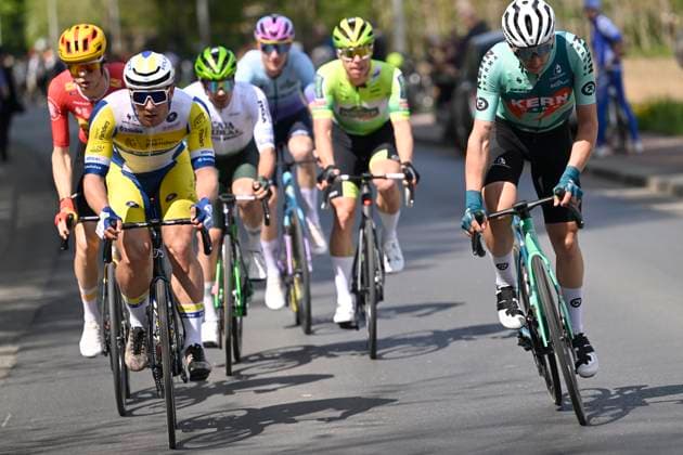 Brabantse Pijl 2025 cycling race OVERIJSE, BELGIUM - APRIL 18 : Dens Tuur (BEL) of Team Flanders - Baloise, Soto Antonio Jesús (ESP) of Equipo Kern Pharma during the Men Elite UCI 1.Pro 65th Flanders Classics Brabantse Pijl cycling race with start in Beersel and finish in Overijse (175,4 km) on April 18, 2025 in Overijse, Belgium, 18 04 2025 ( Motordriver Kenny Verfaillie & Overijse Belgium  Copyright: xNicoxVereeckenx