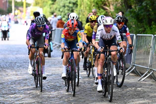 Brabantse Pijl Women 2025 cycling race OVERIJSE, BELGIUM - APRIL 18 : head of the race during the Women Elite UCI 1.Pro 65th Flanders Classics Brabantse Pijl Women cycling race with start in Beersel and finish in Overijse (125,7 km) on April 18, 2025 in Overijse, Belgium, 18 04 2025 ( Motordriver Serge Seynaeve & Overijse Belgium  Copyright: xTomasxSiskx