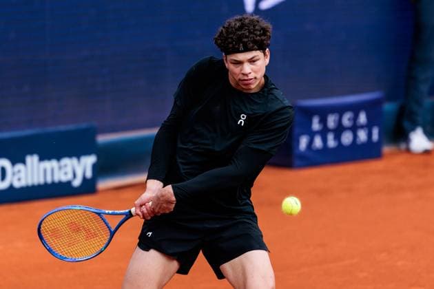 BMW Open Munich ATP 500 18 04 2025 Ben Shelton USA in match against Luciano Darderi Italy BMW Open by Bitpanda Munich ATP 500 Day 7, Munich, MTTC Iphitos on 18 04 2025 Copyright: xBEAUTIFULxSPORTS Wunderlx