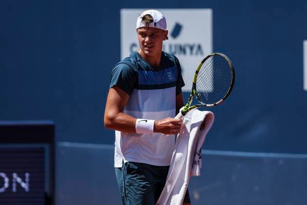 April 18, 2025, Barcelona, Barcelona, Spain: Holger Rune of Denmark in actions against Casper Ruud of Norway during the quarter final tennis match of the Barcelona Open Banc Sabadell - Conde Godo 2025 Day 5 at Real Club De Tenis Barcelona on April 18, 2025 in Barcelona, Spain. Barcelona Spain - ZUMAa181 20250418_zaa_a181_042 Copyright: xJavierxBorregox