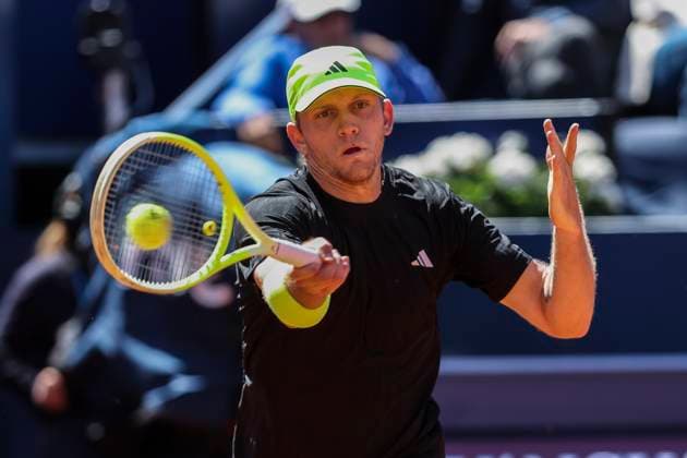 April 18, 2025, Barcelona, Barcelona, Spain: Alejando Davidovich of Spain in actions against Karen Khachanov of Russia during the quarter final tennis match of the Barcelona Open Banc Sabadell - Conde Godo 2025 Day 5 at Real Club De Tenis Barcelona on April 18, 2025 in Barcelona, Spain. Barcelona Spain - ZUMAa181 20250418_zaa_a181_054 Copyright: xJavierxBorregox