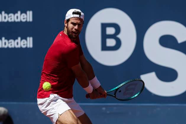April 18, 2025, Barcelona, Barcelona, Spain: Karen Khachanov of Russia in actions against Alejando Davidovich of Spain during the quarter final tennis match of the Barcelona Open Banc Sabadell - Conde Godo 2025 Day 5 at Real Club De Tenis Barcelona on April 18, 2025 in Barcelona, Spain. Barcelona Spain - ZUMAa181 20250418_zaa_a181_055 Copyright: xJavierxBorregox