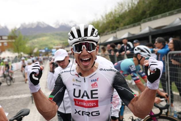 Sport Bilder des Tages Alves Oliveira Ivo Emanuel Of Uae Team Emirates Xrg wins the final stage during the Giro d™Abruzzo, final stage from Corropoli to Isola del Gran Sasso (Santuario di San Gabriele (164 km) - Abruzzo, Italy - Friday, April 18, 2025. - cycling .  Copyright: xAlessandroxGarofalo LaPressex