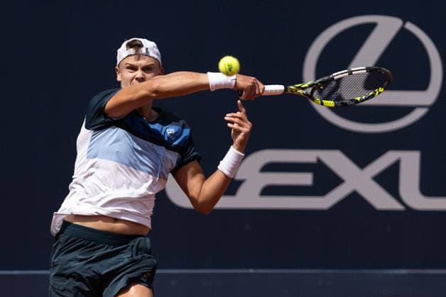 April 18, 2025, Barcelona, Barcelona, Spain: Holger Rune of Denmark during the quarterfinals between Casper Ruud of Norway on Barcelona Open Banc Sabadell Trofeo Conde de Godo on April 18, 2025 in Barcelona, Spain. Barcelona Spain - ZUMAs316 20250418_znp_s316_003 Copyright: xMartixSeguraxRamonedax